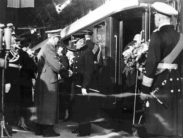 Admiral Horthy and his wife bid farewell to Hitler before their departure from Berlin